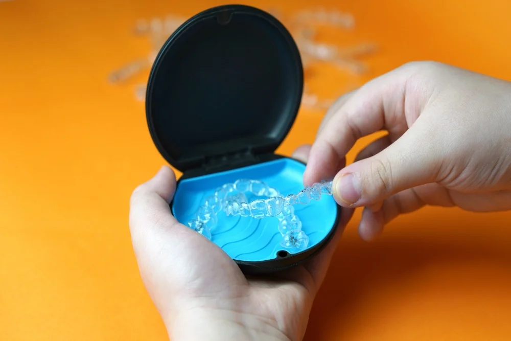 Aligner case in a carry-on